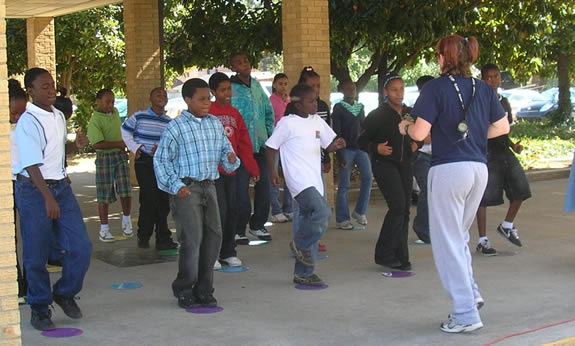 Graduate student, Tabatha Salsbury, a PEAK Project instructor provided by Delta State University, leads an exercise session for Cypress Park Elementary students. 